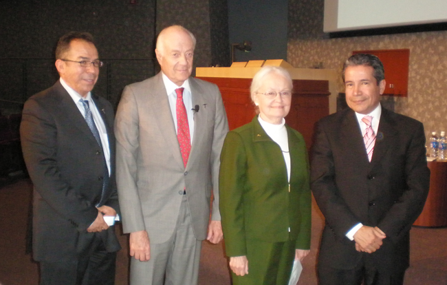 Ambassador Andrés Rozental accompanied by UTEP President Diana Natalicio, journalist Alfredo Corchado (left), and Mexican Consul, Roberto Rodríguez Hernández (Esmeralda Almanza/Borderzine.com)