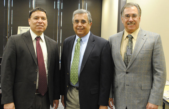 Dr. Frank Perez, Chair of the UTEP Department of Communication, and Dr. Howard Daudistel, Dean of UTEP College of Liberal Arts, flank Dr. Felix Varela before his presentation Voice for Justice (Lourdes Cueva Chacón/Borderzine.com)