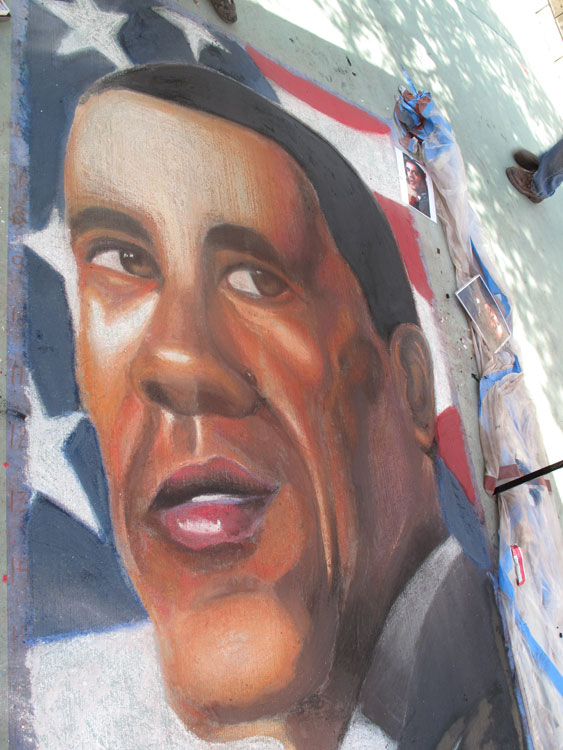 Una caricatura del Presidente Obama por Wendy Reyes y Lionel Palma para Chalk The Block, El Paso 2009. (Octavio Pulido/Borderzine.com)