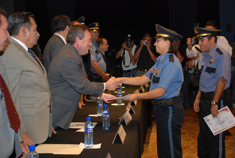 Juarez Mayor, José Reyes Ferriz, congratulates officers from the 2008 class. (Courtesy of Ciudad Juarez)