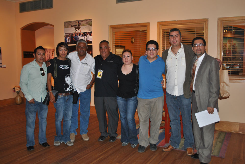 Fotógrafos héroes de El Diario de Juárez presentes en la inauguración de la exhibición fotográfica. (Danya Hernandez/Borderzine.com)