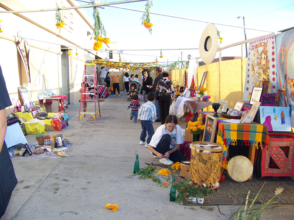 Altares en El Mercado Mayapán (Danya Hernandez/Borderzine.com)