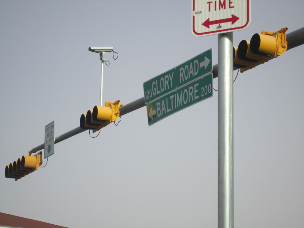 A red-light camera at the intersection of Glory Road and Mesa St. on West side El Paso. (Adriana Macias/Borderzine.com)