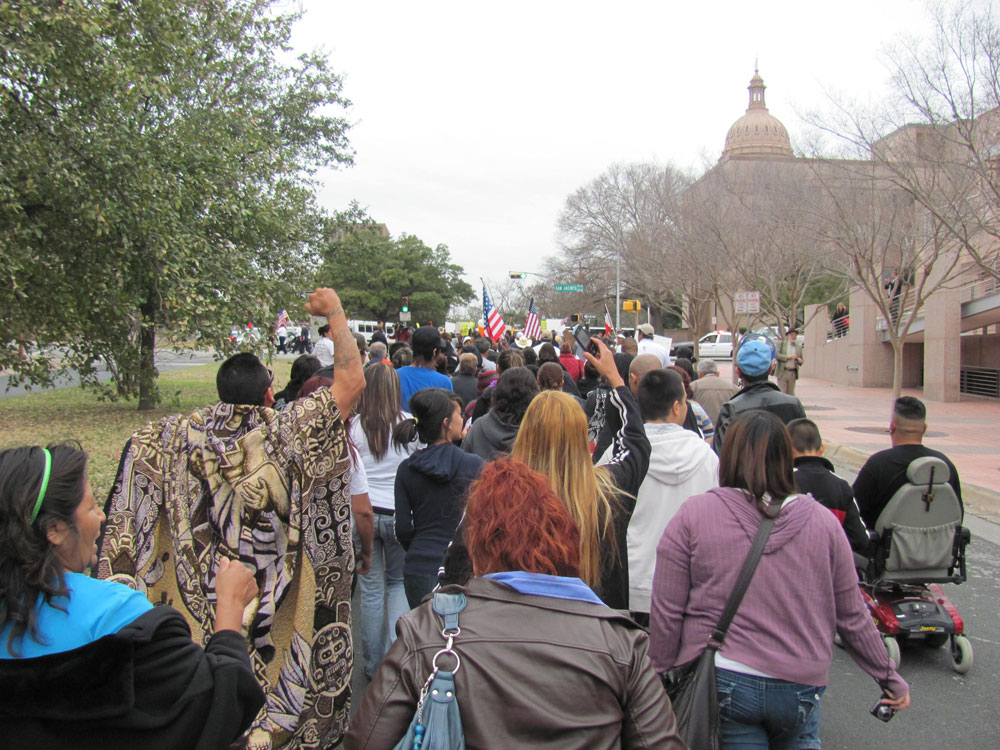 "Texas Can Do Better" protest gathered more than 1,000 persons at Texas Capitol. (Saray Argumedo/Borderzine.com)