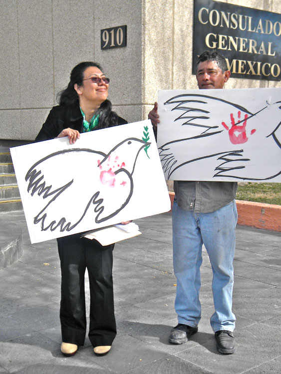 History professor, Selfa Chew, and a group of activist gather every Friday at the Mexican Consulate to claim for justice. (Georgia Rodriguez/Borderzine.com)