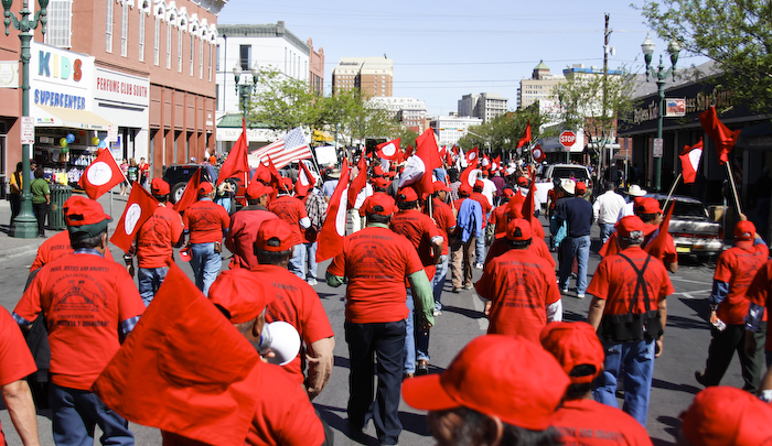 Hundreds of El Pasoans march to remember César Chávez. (Raymundo Aguirre/Borderzine.com)