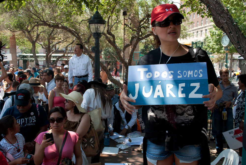 "We all are Juarez" reads a sign at the Caravan for Peace held at San Jacinto Plaza. (David Acosta/Borderzine.com)