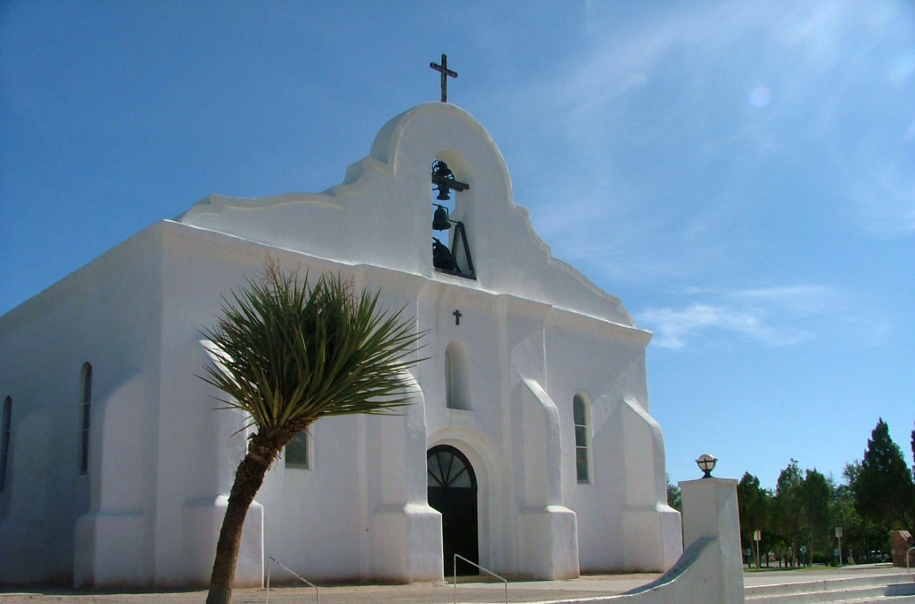 Beautifully renovated on the outside, San Elizario church is crumbling on the inside. (Kristopher Rivera/Borderzine.com)