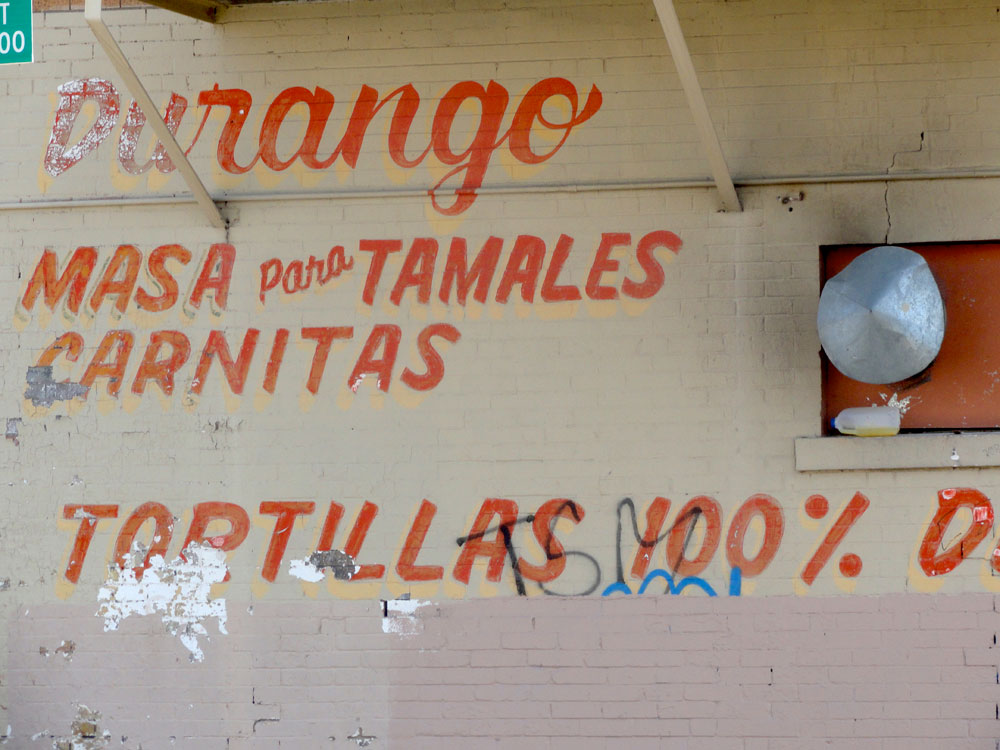 El Paso has a rich tradition of hand lettering. (Christine Villegas/Borderzine.com)