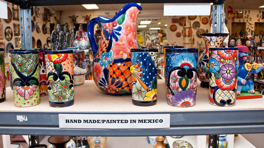 Mexican crafts sold at El Paso Saddleblanket. (Robert Brown / Borderzine.com)