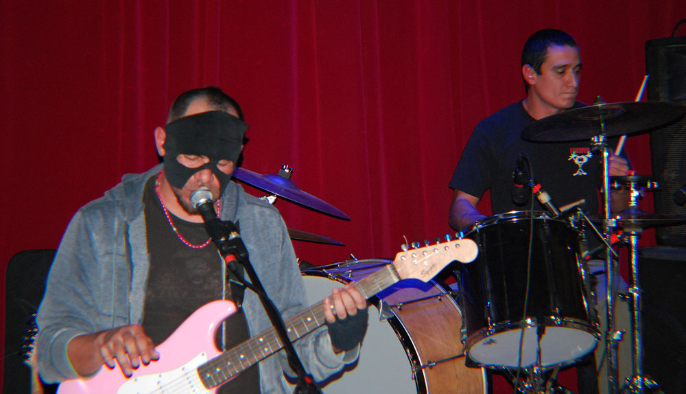 Mexicans at Night duo playing at M's Lips Lounge in downtown El Paso. (Annette Baca/Borderzine.com)