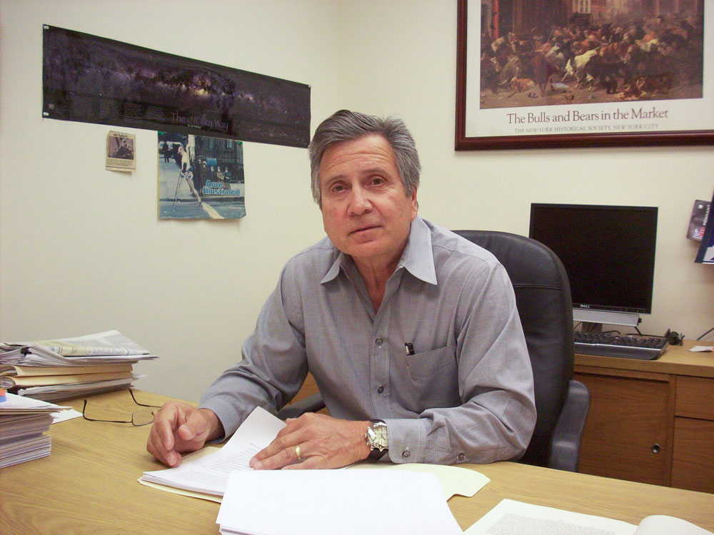 Oscar Varela, finance professor at the University of Texas at El Paso. (Anoushka Valodya/Borderzine.com)