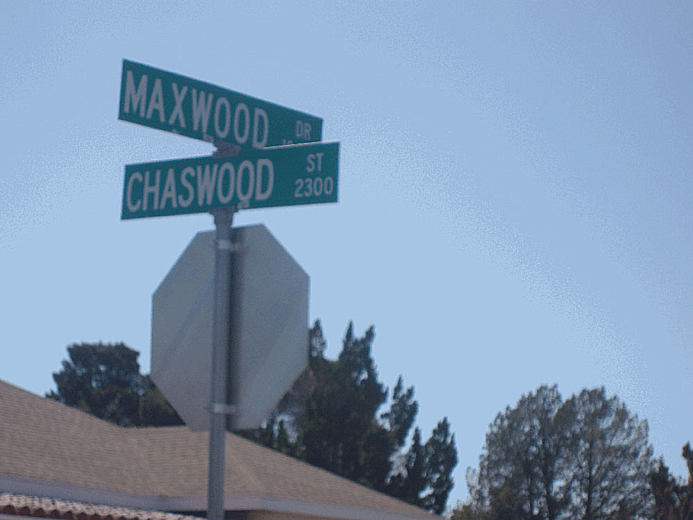 The community at the intersection of Maxwood and Chaswood will benefit from a societal issue research project by UTEP students. (Guerrero García/Borderzine.com)