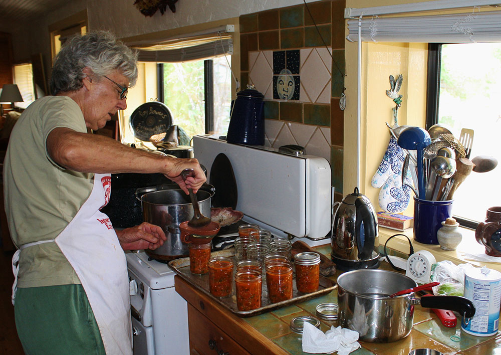 Filling the canning jars to just the right levels, before they go into the boiling water bath. (Cheryl Howard/Borderzine.com)