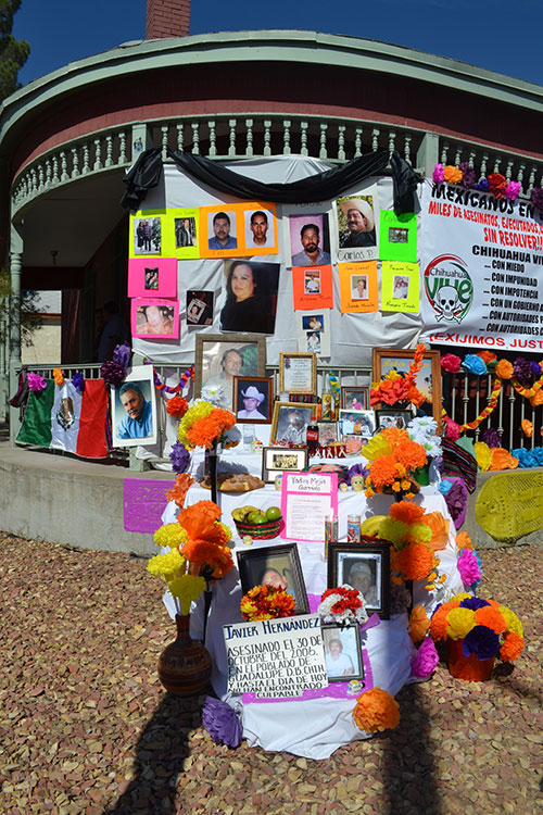 The altar, built by members of Mexicanos en Exilio, was located on Yandell and Newman. (Krystle Holguin/Borderzine.com)