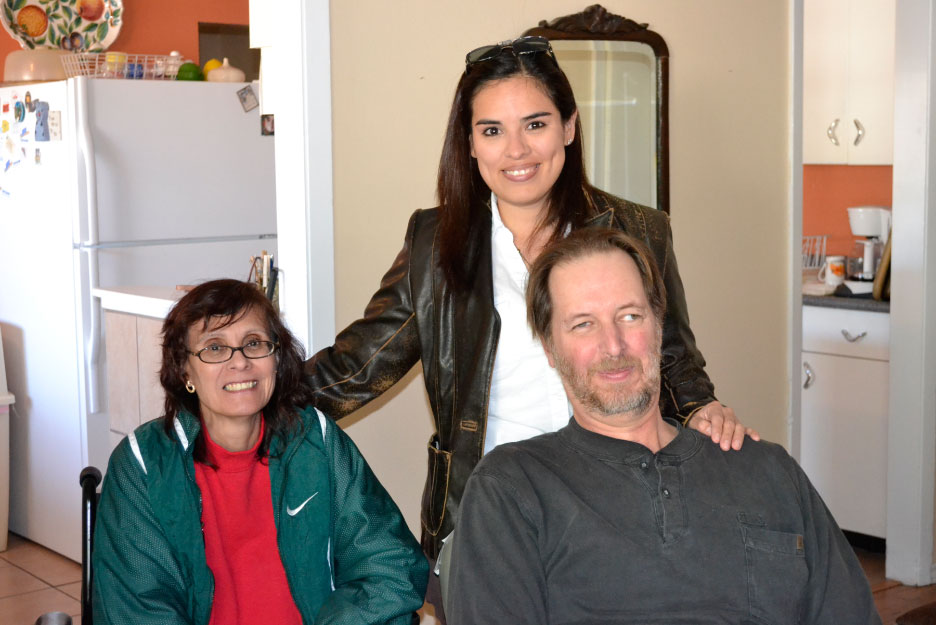 Cecilia Palacios, Heidi Orozco, and Michael Burris fro the MS Association of El Paso. (Kimberly García/Borderzine.com)