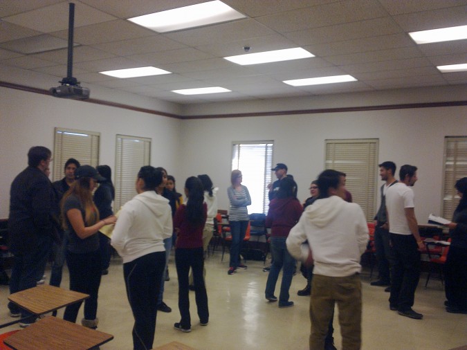 Students participating in a Liberating Structure called “Impromptu Networking” in a Public Speaking class. (©Social Justice Initiative)