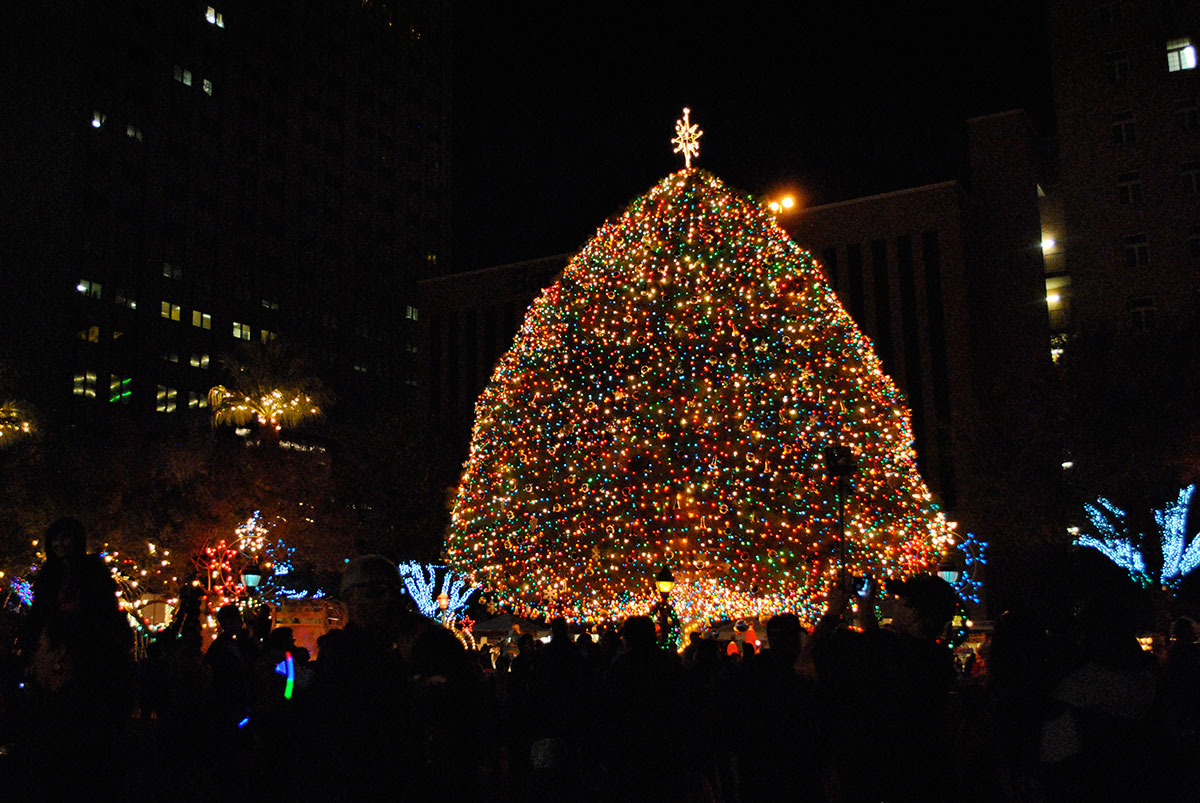 Christmas Tree Lighting, downtown El Paso. (Joshua Gutierrez/Borderzine.com)