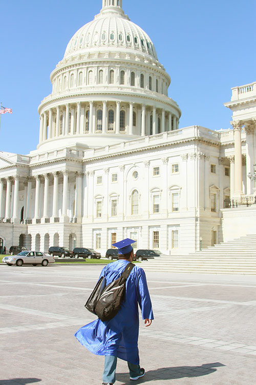 DREAMers want to show their presence at the Senate. (Luis Hernandez/Borderzine.com)