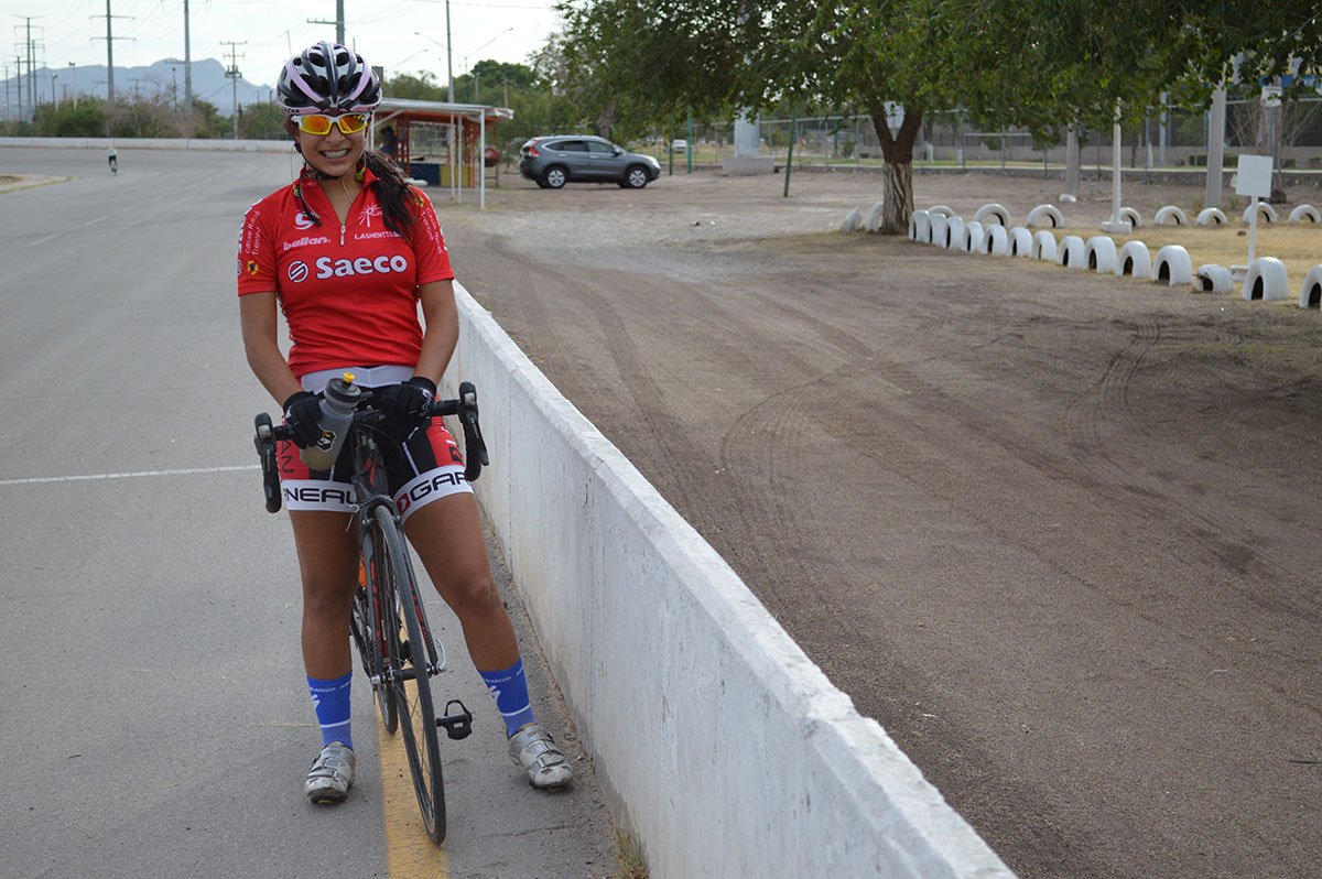 After her two-and-a-half hour training, Fernanda Polanco rests and rehydrates herself at the Juarez ciclopista. Fernanda came back a few weeks ago from the National Olympics bringing with her a bronze medal. (Estefanía Barrón/Journalism in July)