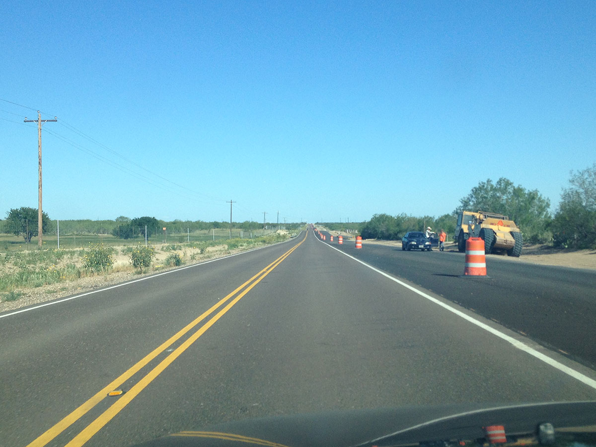 La carretera que enlaza Zapata, Texas con Laredo, Texas está siendo expandida. (Sergio Chapa/Borderzine.com)