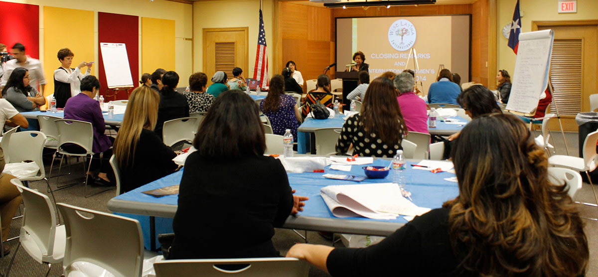 About 80 women attended the second summit organized by Wise Latina International. (Lucía Quinones/Borderzine.com)