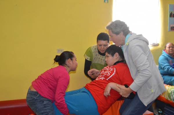 Madre Janet Gildea, Cristina Coronado y Nena. Proyecto Santo Niño.