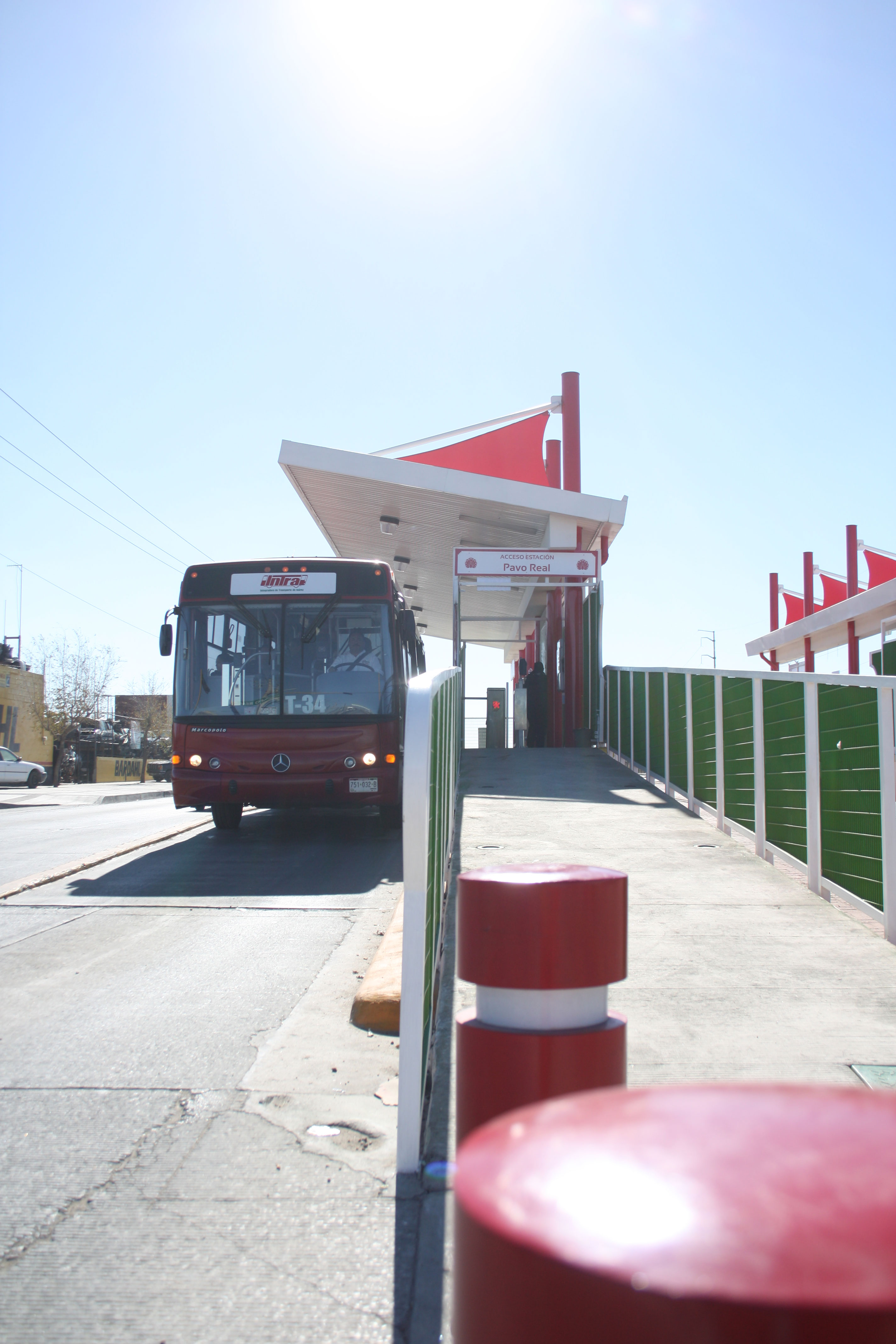 Nuevos paraderos del sistema Vive Bus. (Jazmín Cano/Borderzine.com)