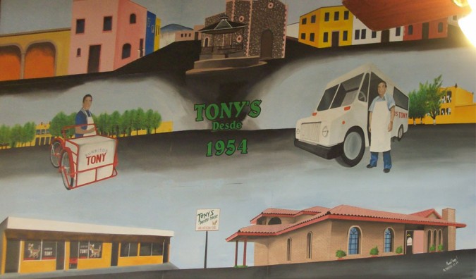 Burritos Tony has always been a tradition in Ciudad Juarez. (Dalinda Garcia/Borderzine.com)