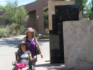 With my mom at the ABQ BioPark Zoo. (©Selene Soria)