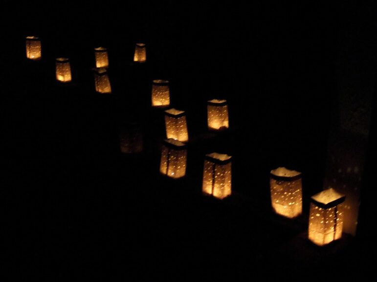 Las luminarias. Photo by Jared Tarbell, Flckr. CC by 2.0.